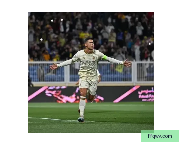 世欧预赛老将集结四十岁C罗魔笛三十七岁莱万仍在燃烧绿茵续写传奇